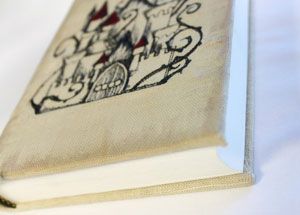 复古刺绣书制作教程:打造个性化古老风格书籍-第14张图片-趣作屋 复古刺绣书制作教程:打造个性化古老风格书籍-第14张图片-趣作屋