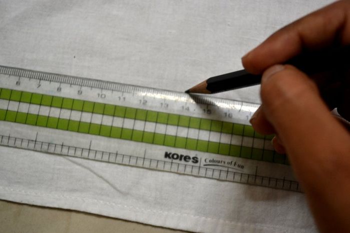 用刺绣线碎片制作多彩棉质围巾的详细教程-第3张图片-趣作屋