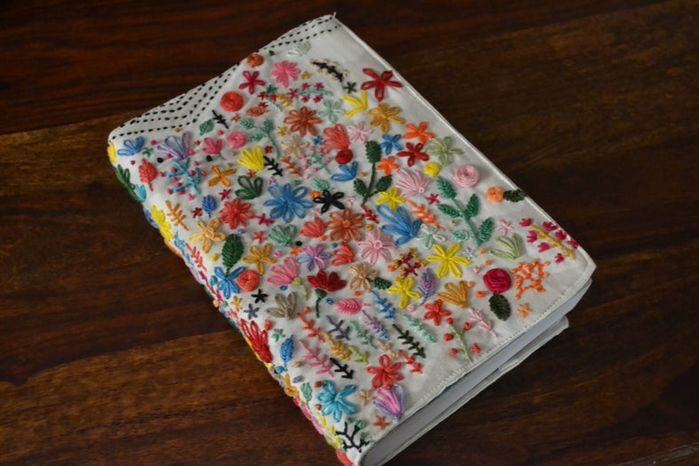 DIY刺绣书套教程:10步打造个性布艺手工艺品-第15张图片-趣作屋 DIY刺绣书套教程:10步打造个性布艺手工艺品-第15张图片-趣作屋