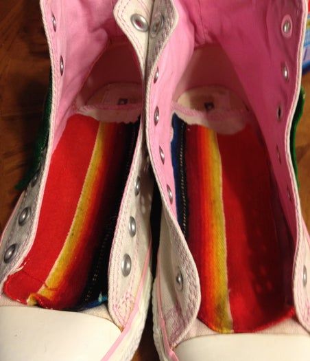 低成本DIY修补匡威鞋教程：用墨西哥毯子打造个性运动鞋-第8张图片-趣作屋