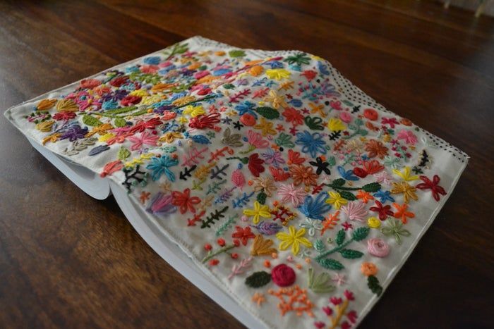 DIY刺绣书套教程:10步打造个性布艺手工艺品-第1张图片-趣作屋 DIY刺绣书套教程:10步打造个性布艺手工艺品-第1张图片-趣作屋