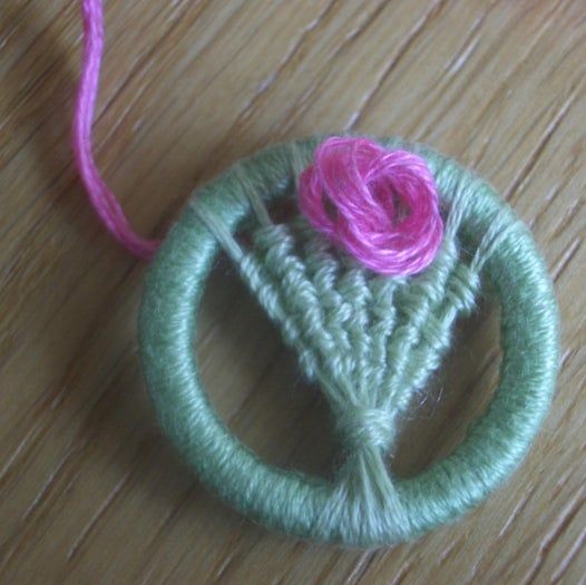 手工制作多塞特花束纽扣胸针教程-第19张图片-趣作屋