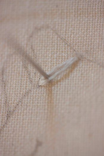 手工刺绣羊驼教程:从毛衣改造到创意手提包装饰-第5张图片-趣作屋 手工刺绣羊驼教程:从毛衣改造到创意手提包装饰-第5张图片-趣作屋