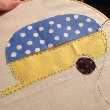 零基础刺绣指南:如何制作复古露营车布艺作品-第9张图片-趣作屋 零基础刺绣指南:如何制作复古露营车布艺作品-第9张图片-趣作屋