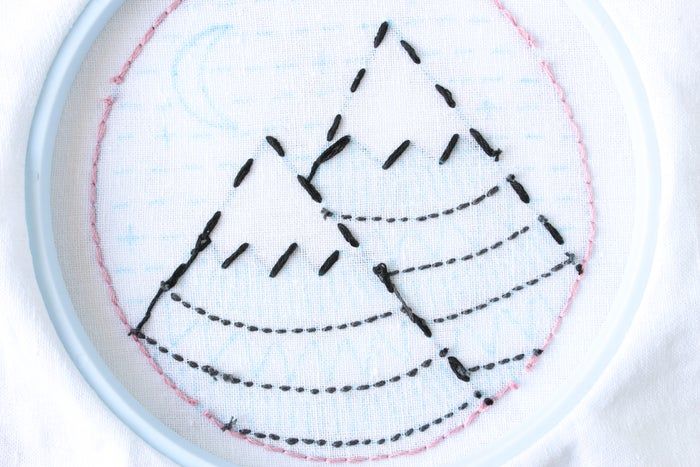 免费山景刺绣针法教程:掌握8种基础刺绣技巧-第44张图片-趣作屋 免费山景刺绣针法教程:掌握8种基础刺绣技巧-第44张图片-趣作屋