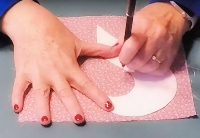 DIY刺绣心形靠垫手工教程:附图案下载与详细步骤-第5张图片-趣作屋 DIY刺绣心形靠垫手工教程:附图案下载与详细步骤-第5张图片-趣作屋