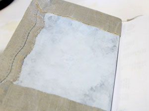 复古刺绣书制作教程:打造个性化古老风格书籍-第12张图片-趣作屋 复古刺绣书制作教程:打造个性化古老风格书籍-第12张图片-趣作屋