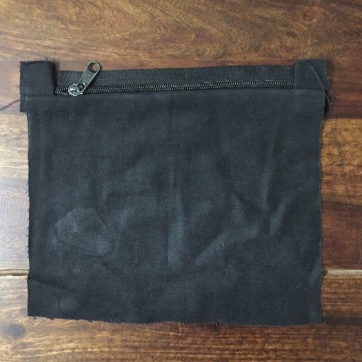 手工刺绣珠片手拿包DIY教程:详细步骤教你制作个性化蜜蜂图案手拿包-第27张图片-趣作屋 手工刺绣珠片手拿包DIY教程:详细步骤教你制作个性化蜜蜂图案手拿包-第27张图片-趣作屋