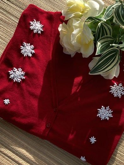 手工刺绣毛衣教程：用白色雪花图案打造冬季时尚-第2张图片-趣作屋