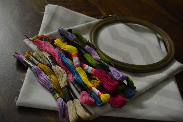 DIY刺绣书套教程:10步打造个性布艺手工艺品-第2张图片-趣作屋 DIY刺绣书套教程:10步打造个性布艺手工艺品-第2张图片-趣作屋