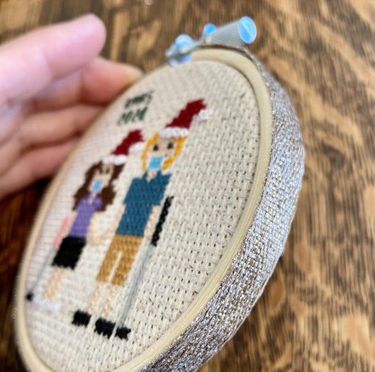 圣诞节十字绣装饰品DIY教程:手工制作个性化挂饰-第3张图片-趣作屋 圣诞节十字绣装饰品DIY教程:手工制作个性化挂饰-第3张图片-趣作屋