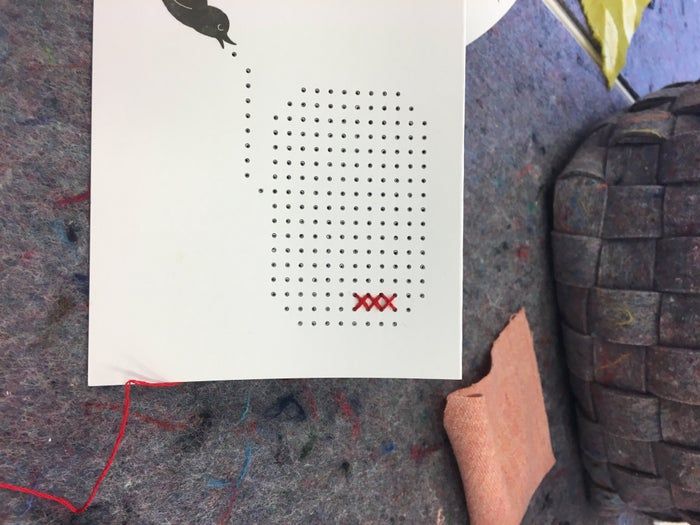 融合传统与科技：DIY会发光的十字绣卡片教程-第4张图片-趣作屋