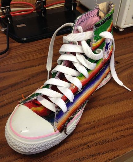 低成本DIY修补匡威鞋教程：用墨西哥毯子打造个性运动鞋-第15张图片-趣作屋