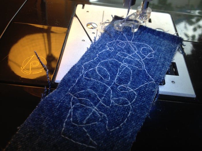 低成本机绣手工教程：用缝纫机制作个性化礼物全攻略-第11张图片-趣作屋