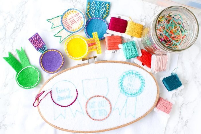 手工刺绣奖章贴片制作指南-第10张图片-趣作屋