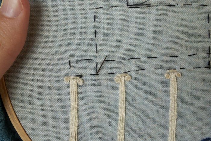 手工刺绣入门教程：掌握回针绣、茎状绣与缎面绣技巧-第15张图片-趣作屋