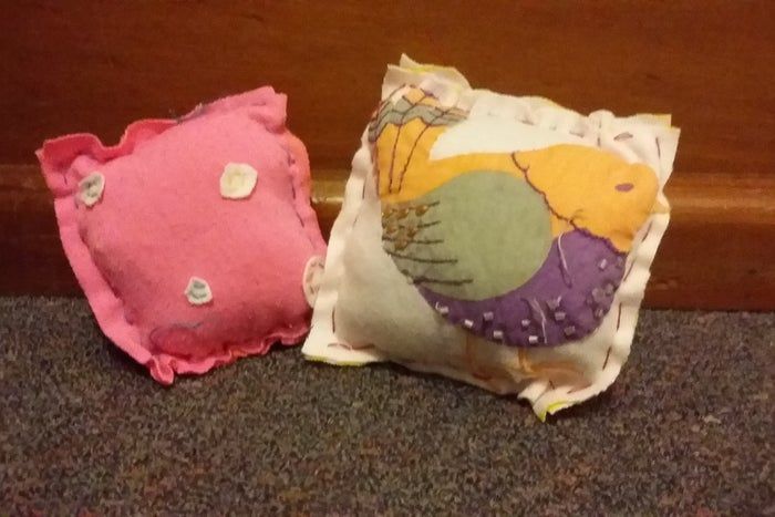 手工缝制小枕头教程:简单10步打造个性靠枕-第31张图片-趣作屋 手工缝制小枕头教程:简单10步打造个性靠枕-第31张图片-趣作屋