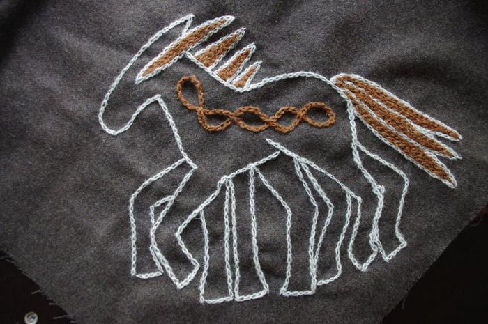 维京风格刺绣教程:手工制作奥丁神马斯莱普尼尔-第1张图片-趣作屋 维京风格刺绣教程:手工制作奥丁神马斯莱普尼尔-第1张图片-趣作屋