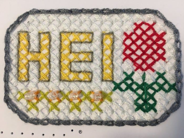 融合传统与科技：DIY会发光的十字绣卡片教程-第6张图片-趣作屋