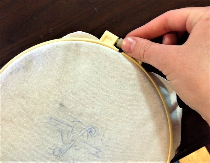 手工刺绣社交媒体标志补丁教程-第7张图片-趣作屋