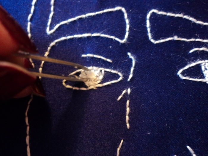 手工刺绣肖像教程：低成本制作个性化圣诞礼物-第15张图片-趣作屋