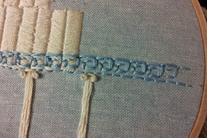 手工刺绣入门教程：掌握回针绣、茎状绣与缎面绣技巧-第7张图片-趣作屋