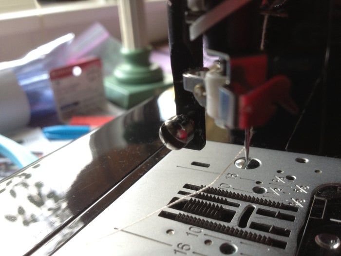 低成本机绣手工教程：用缝纫机制作个性化礼物全攻略-第8张图片-趣作屋