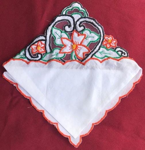 复古手帕手工刺绣教程:打造精美镂空网布手帕-第17张图片-趣作屋 复古手帕手工刺绣教程:打造精美镂空网布手帕-第17张图片-趣作屋