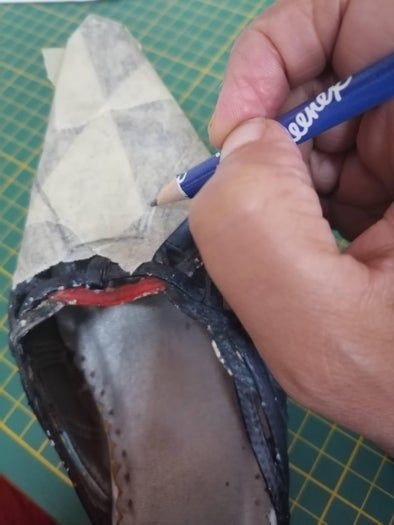 旧鞋焕新指南：低成本DIY改造教程-第5张图片-趣作屋