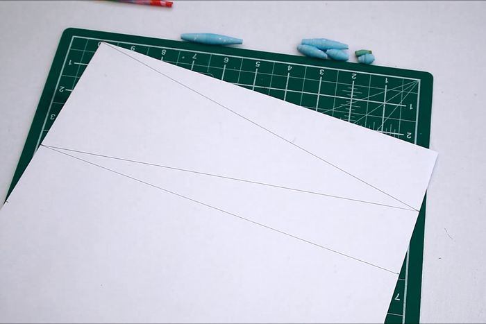 利用废纸制作手工项链教程-第5张图片-趣作屋