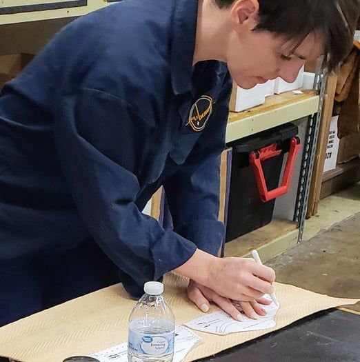 轻松DIY：从零开始制作个性化皮质运动鞋-第4张图片-趣作屋