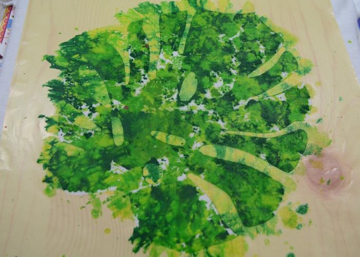蜡笔绘画布料艺术：自制蜡笔T恤教程-第8张图片-趣作屋