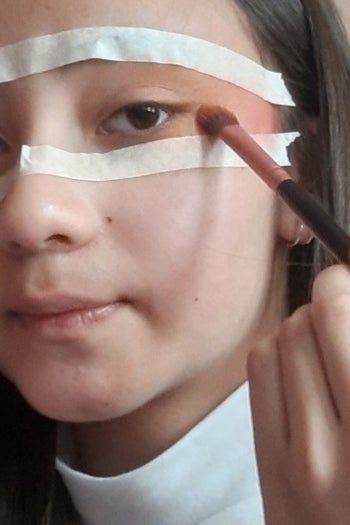 彩虹妆容教程：独特艺术妆容打造指南-第5张图片-趣作屋