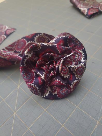 旧领带改造：简易丝绸胸花制作指南-第8张图片-趣作屋