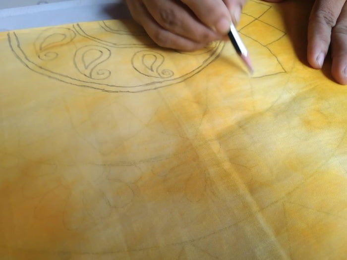 丙烯颜料在纱丽上绘制曼荼罗教程-第3张图片-趣作屋