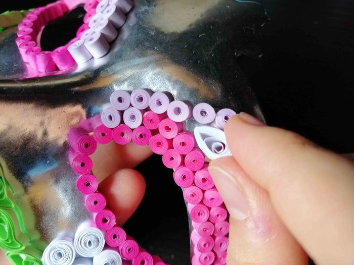 家庭手工制作美丽镂空面具教程-第20张图片-趣作屋