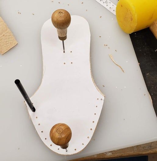 轻松DIY：从零开始制作个性化皮质运动鞋-第8张图片-趣作屋