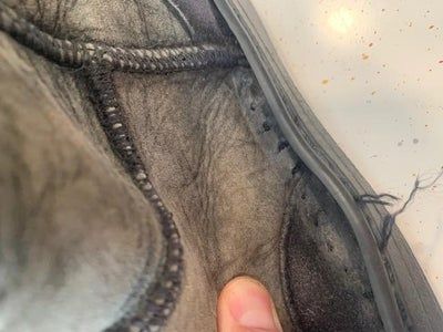 UGG鞋底修复指南：详细步骤与技巧分享-第2张图片-趣作屋