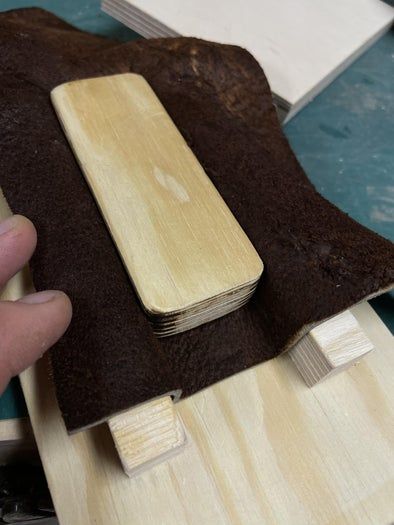 用旧材料手工制作专属工具皮套教程-第13张图片-趣作屋