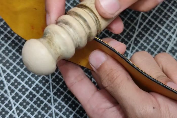 新手也能做！DIY皮质笔袋教程，轻松收纳你的文具-第14张图片-趣作屋