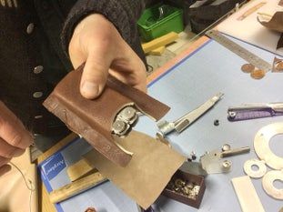 用旧材料手工制作专属工具皮套教程-第19张图片-趣作屋