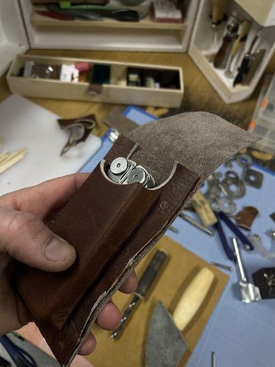 用旧材料手工制作专属工具皮套教程-第21张图片-趣作屋