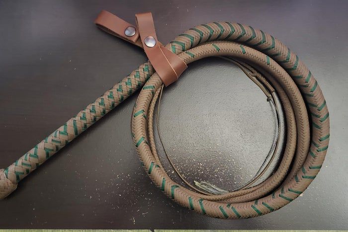 手工制作实用鞭套教程，轻松携带你的鞭子-第2张图片-趣作屋