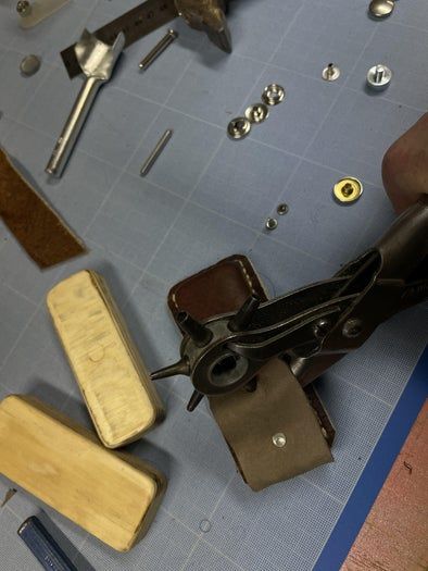 用旧材料手工制作专属工具皮套教程-第34张图片-趣作屋