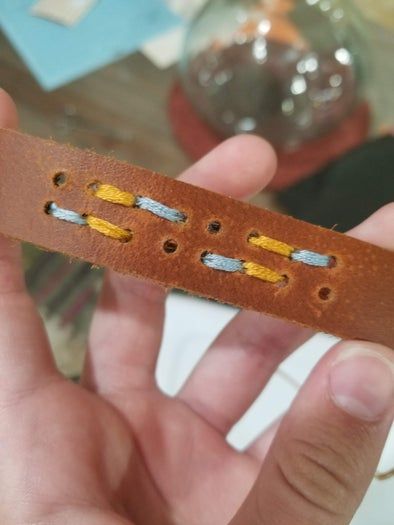 零基础也能DIY皮质刺绣手链，超详细教程来啦！-第12张图片-趣作屋