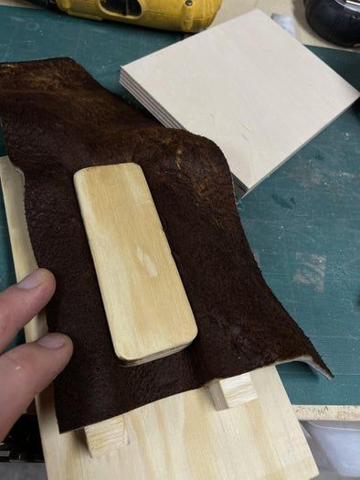 用旧材料手工制作专属工具皮套教程-第12张图片-趣作屋
