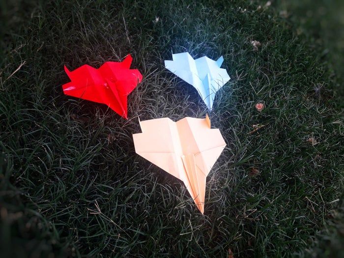 超简单F-15纸飞机折法教程,一扔能飞9米远-第2张图片-趣作屋 超简单F-15纸飞机折法教程,一扔能飞9米远-第2张图片-趣作屋