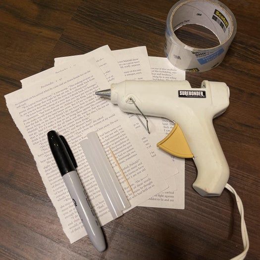 20分钟搞定！用旧书页手工制作纸玫瑰书签教程-第4张图片-趣作屋