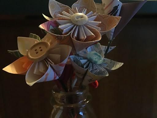 超简单手工纸花制作教程,零成本DIY装饰花-第13张图片-趣作屋 超简单手工纸花制作教程,零成本DIY装饰花-第13张图片-趣作屋