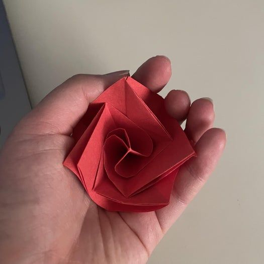 手工折纸玫瑰花教程,简单易学还能永久保存-第23张图片-趣作屋 手工折纸玫瑰花教程,简单易学还能永久保存-第23张图片-趣作屋